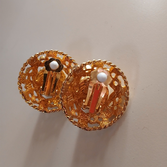 Ivanka Trump BUNDLE Paisley V Neck Top & Beautiful Faux Mabe Pearl Clip Earrings - Picture 12 of 12